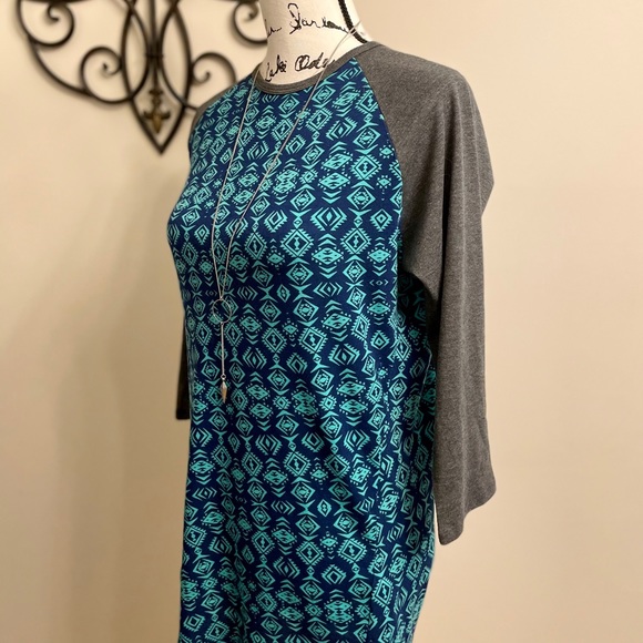 LuLaRoe Randy Top- Size Small 👚 - Picture 3 of 7